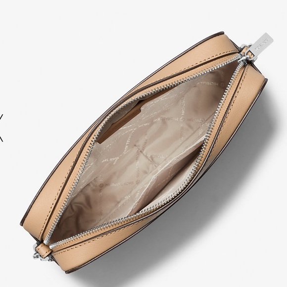 Michael Kors Jet Set Item Large East West Zip Crossbody Leather Camel
NWT - Picture 3 of 4